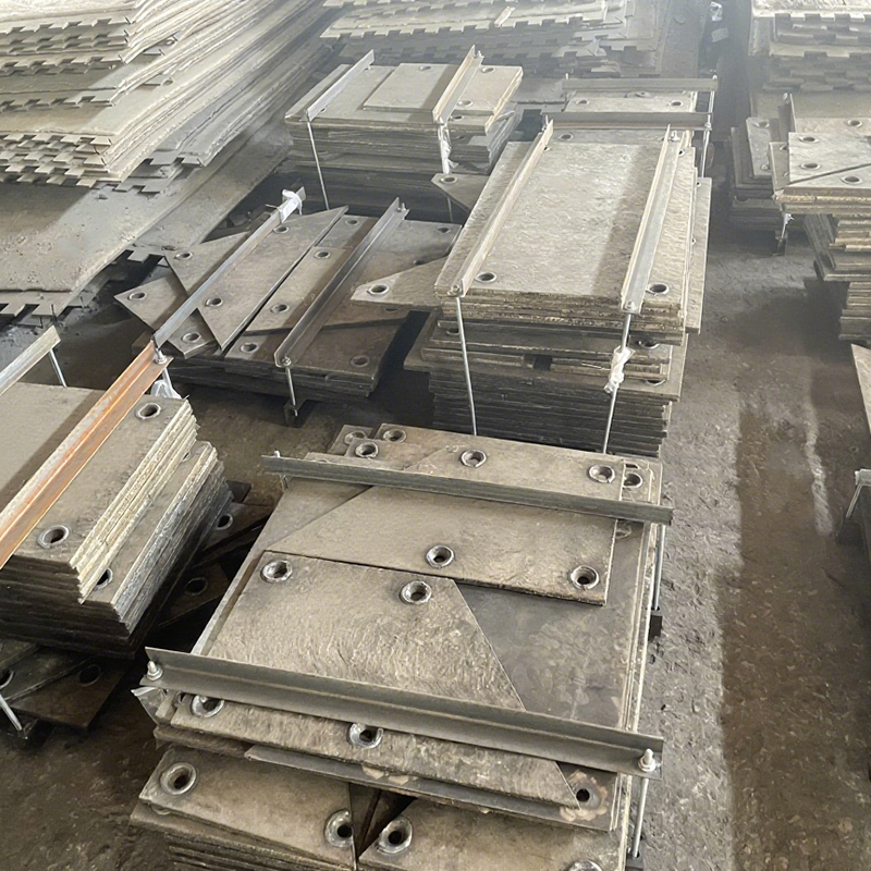 Rivestimento resistente all'usura con superficie a specchio